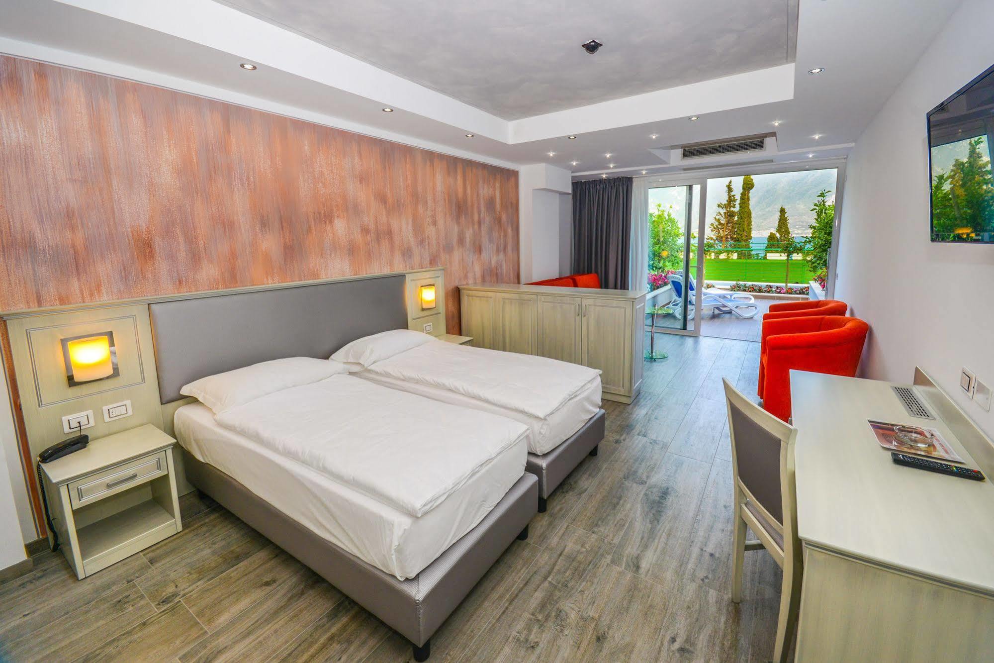 Garda Suite Hotel (Adults Only) Limone sul Garda Exteriör bild